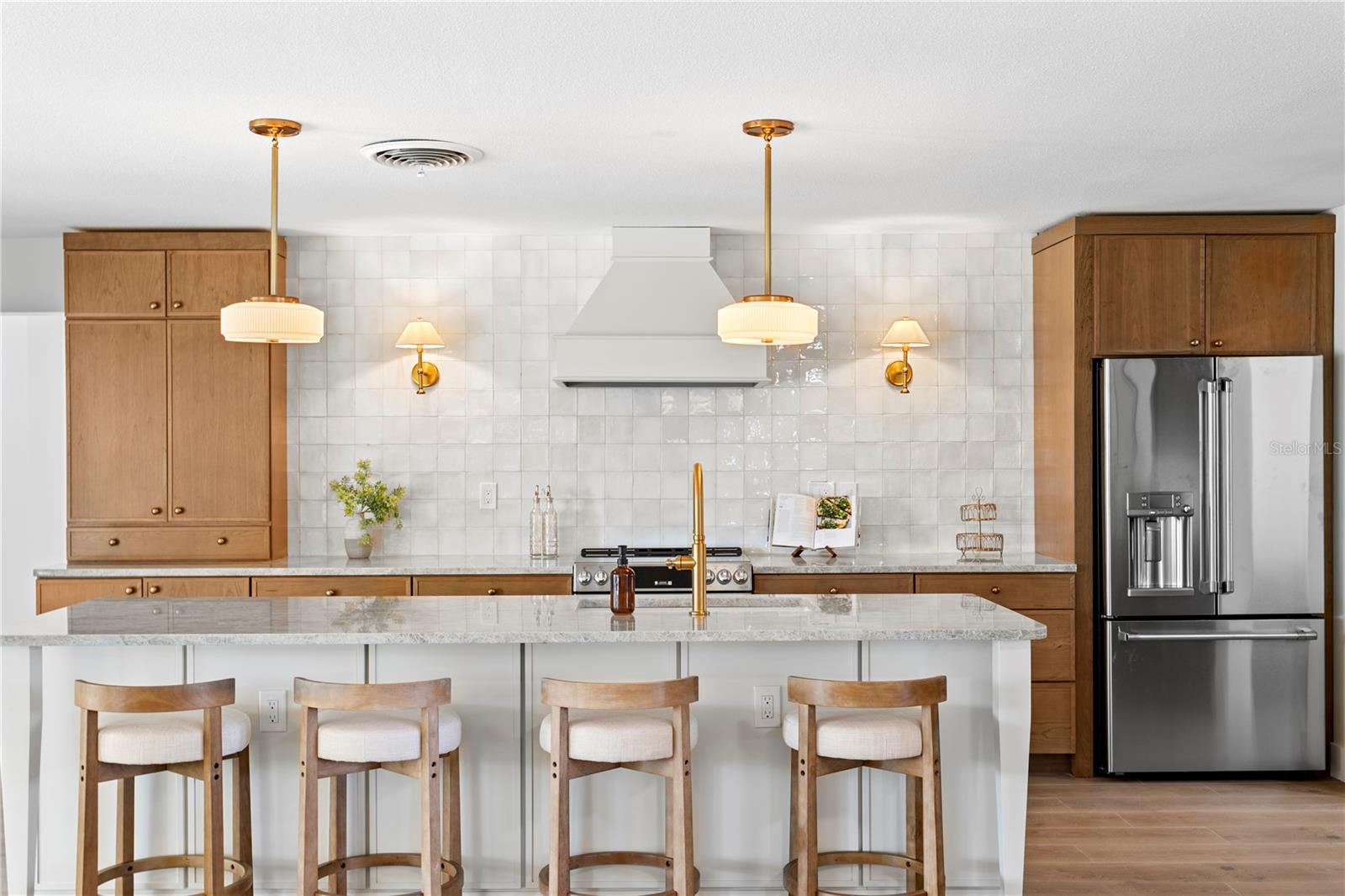 Listing photo id 12 for 1182 41st Avenue Ne