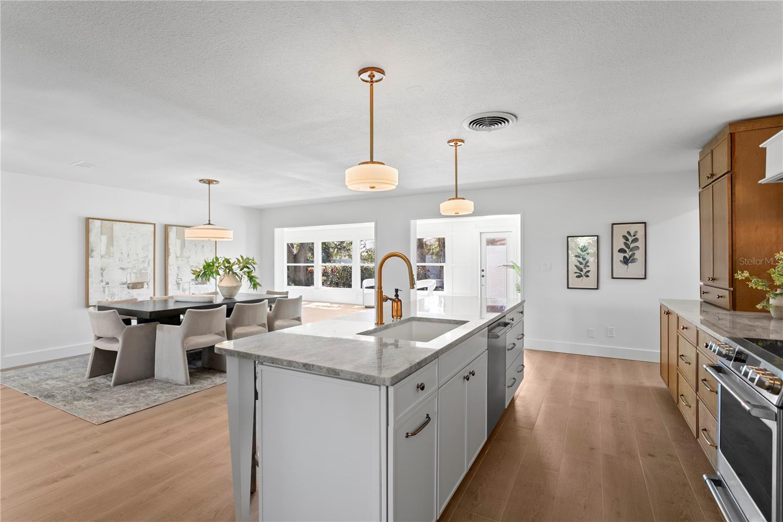 Listing photo id 14 for 1182 41st Avenue Ne