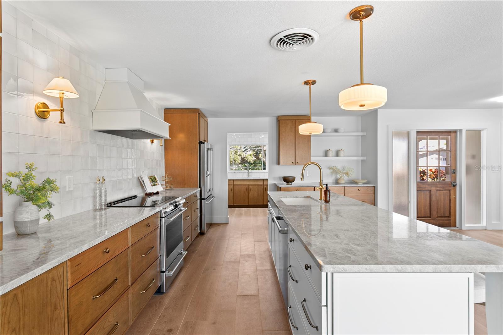 Listing photo id 17 for 1182 41st Avenue Ne