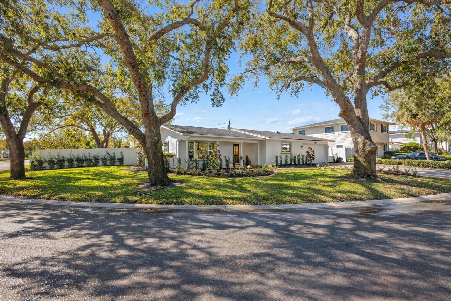 Listing photo id 0 for 1182 41st Avenue Ne