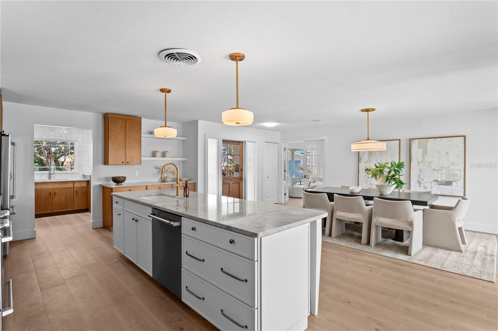 Listing photo id 18 for 1182 41st Avenue Ne