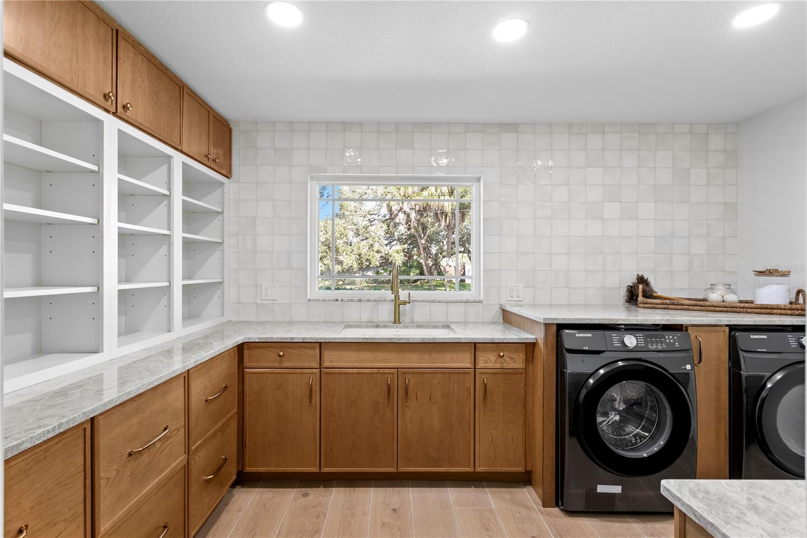 Listing photo id 20 for 1182 41st Avenue Ne