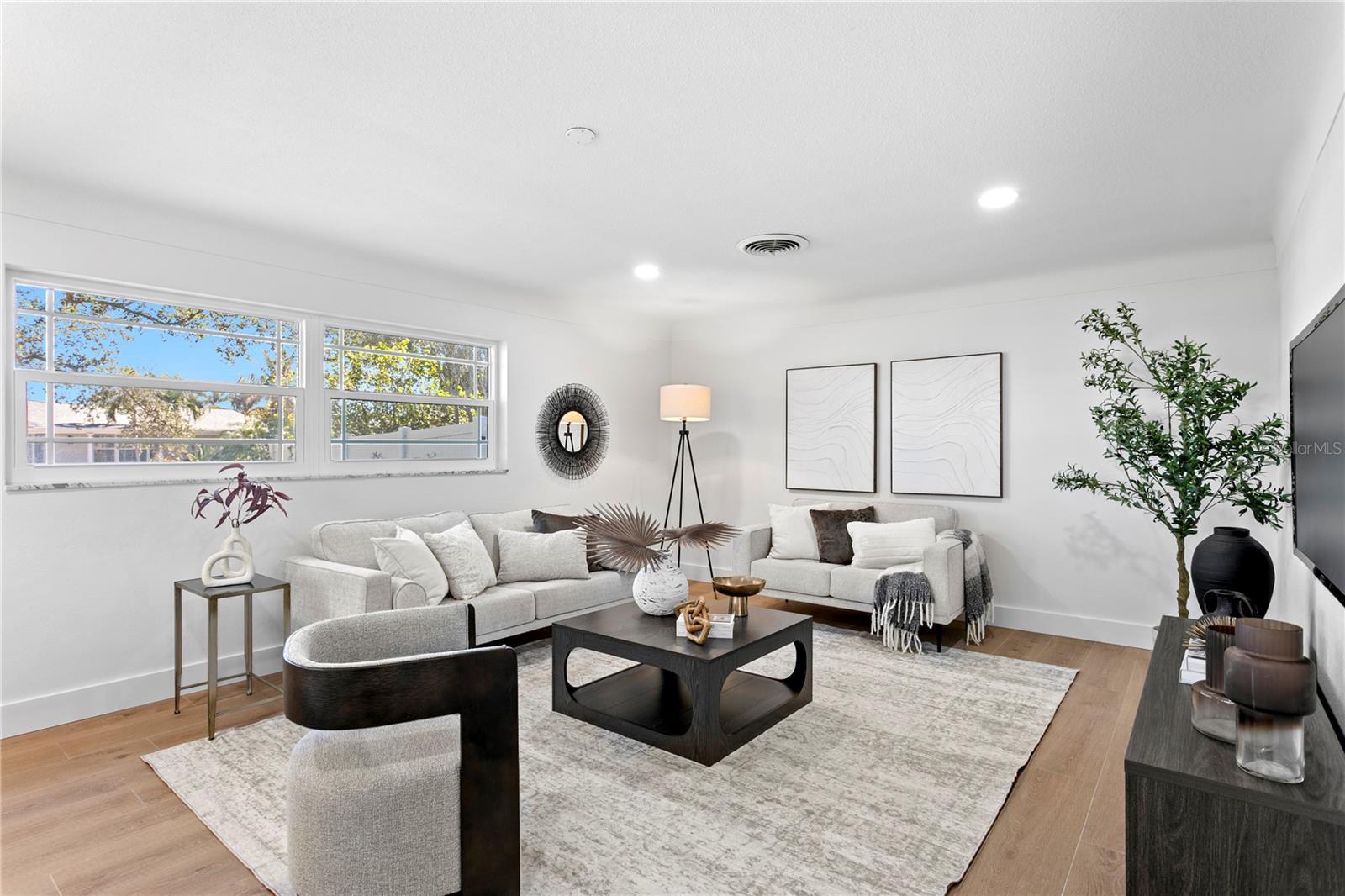 Listing photo id 23 for 1182 41st Avenue Ne