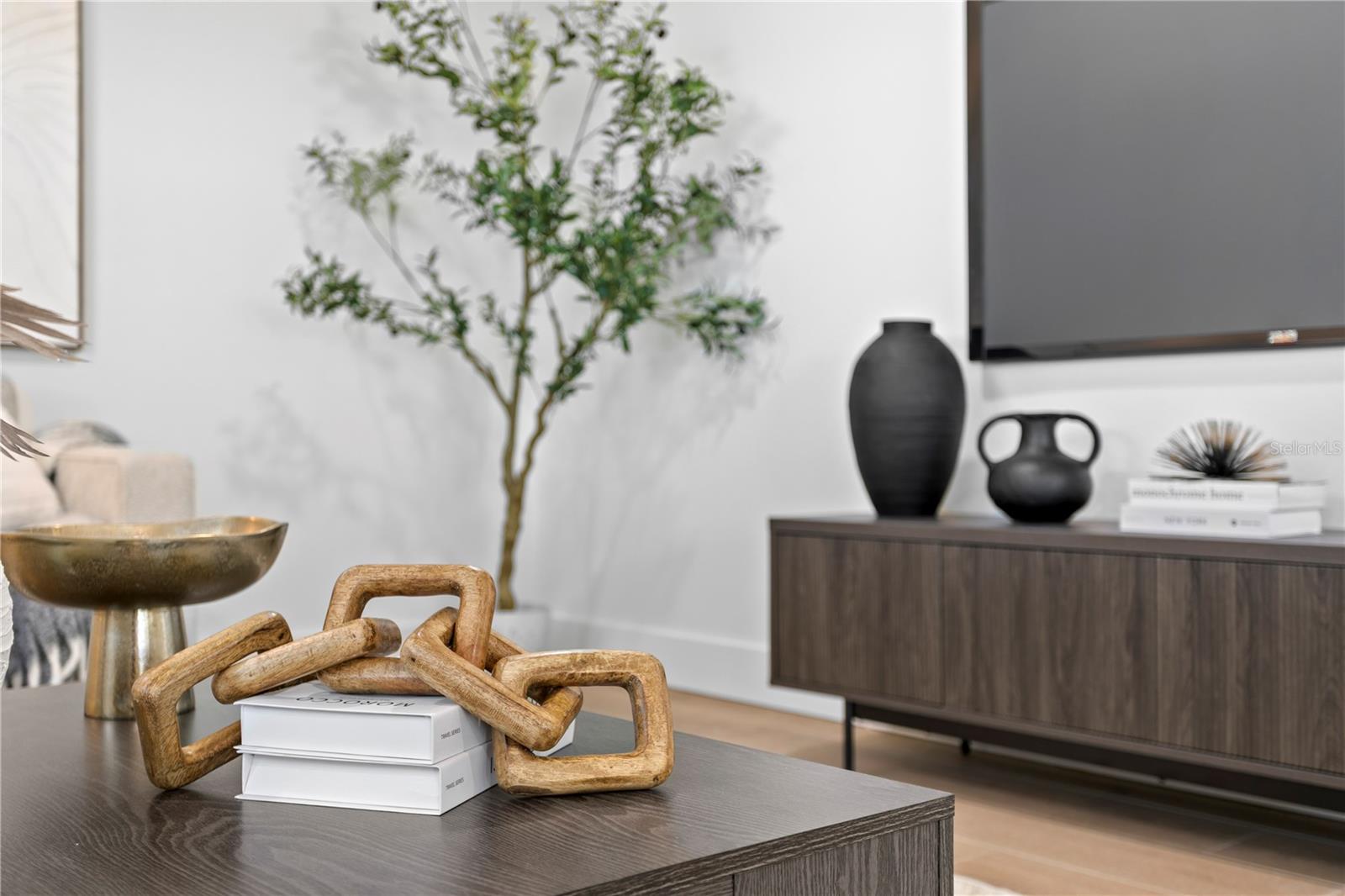 Listing photo id 25 for 1182 41st Avenue Ne