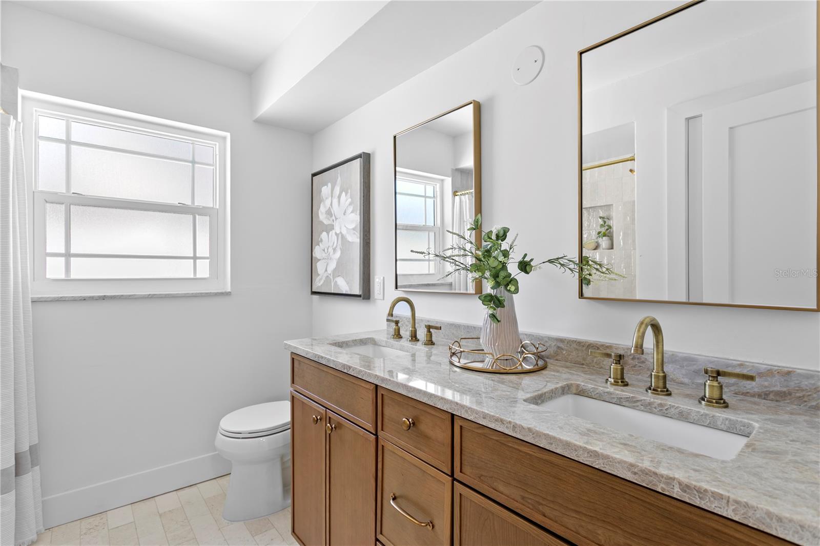 Listing photo id 37 for 1182 41st Avenue Ne