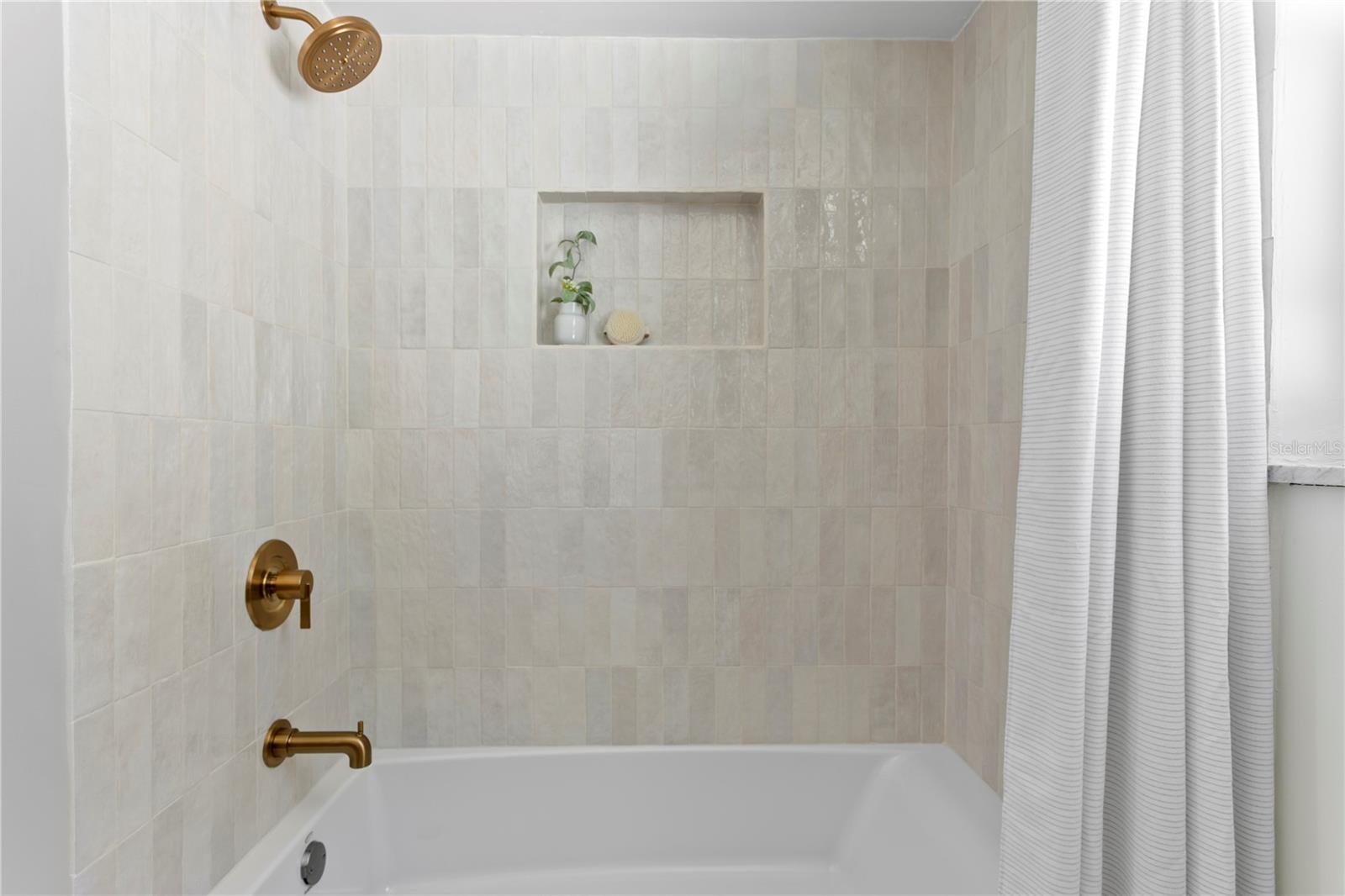 Listing photo id 38 for 1182 41st Avenue Ne