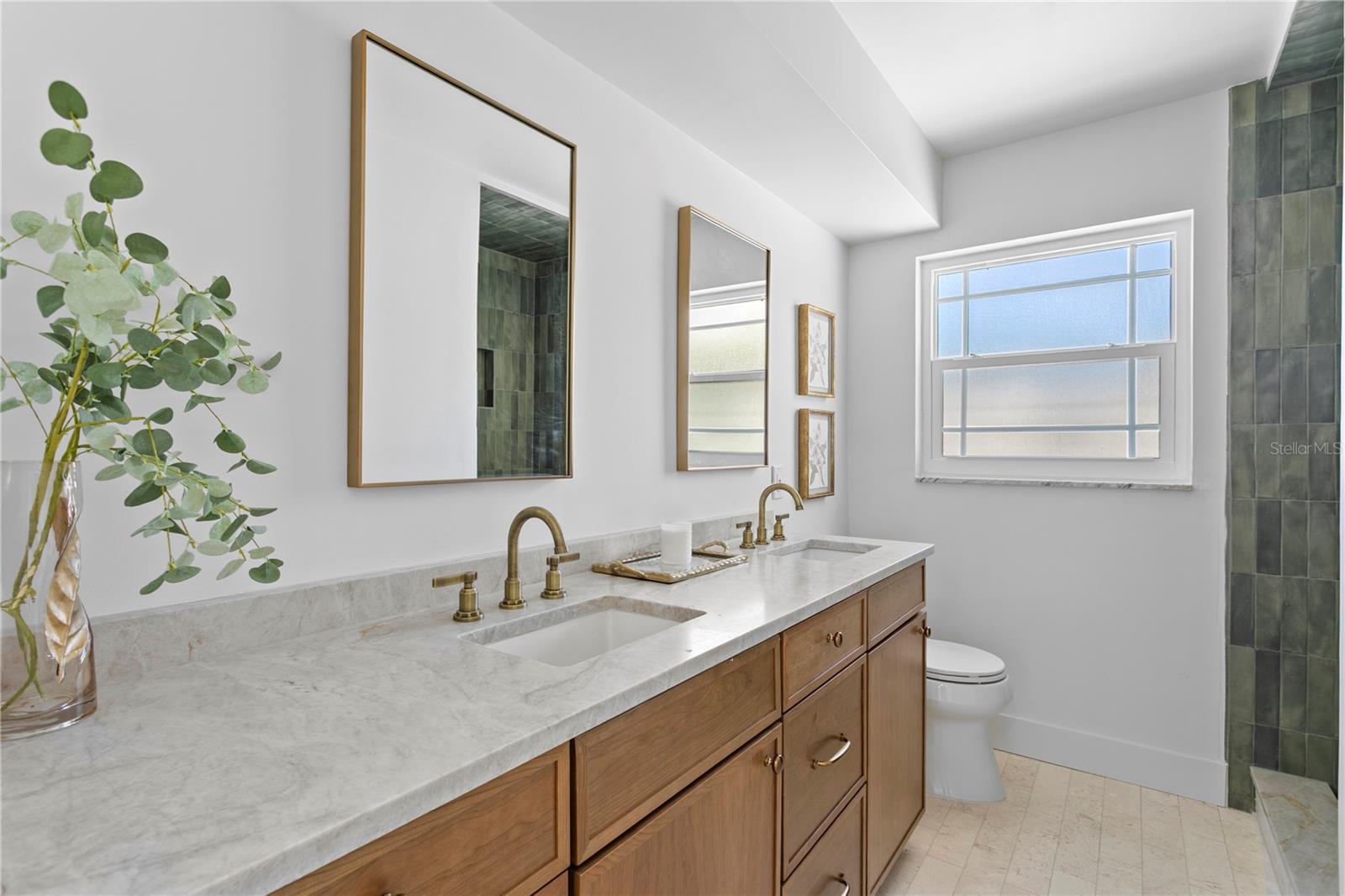 Listing photo id 43 for 1182 41st Avenue Ne