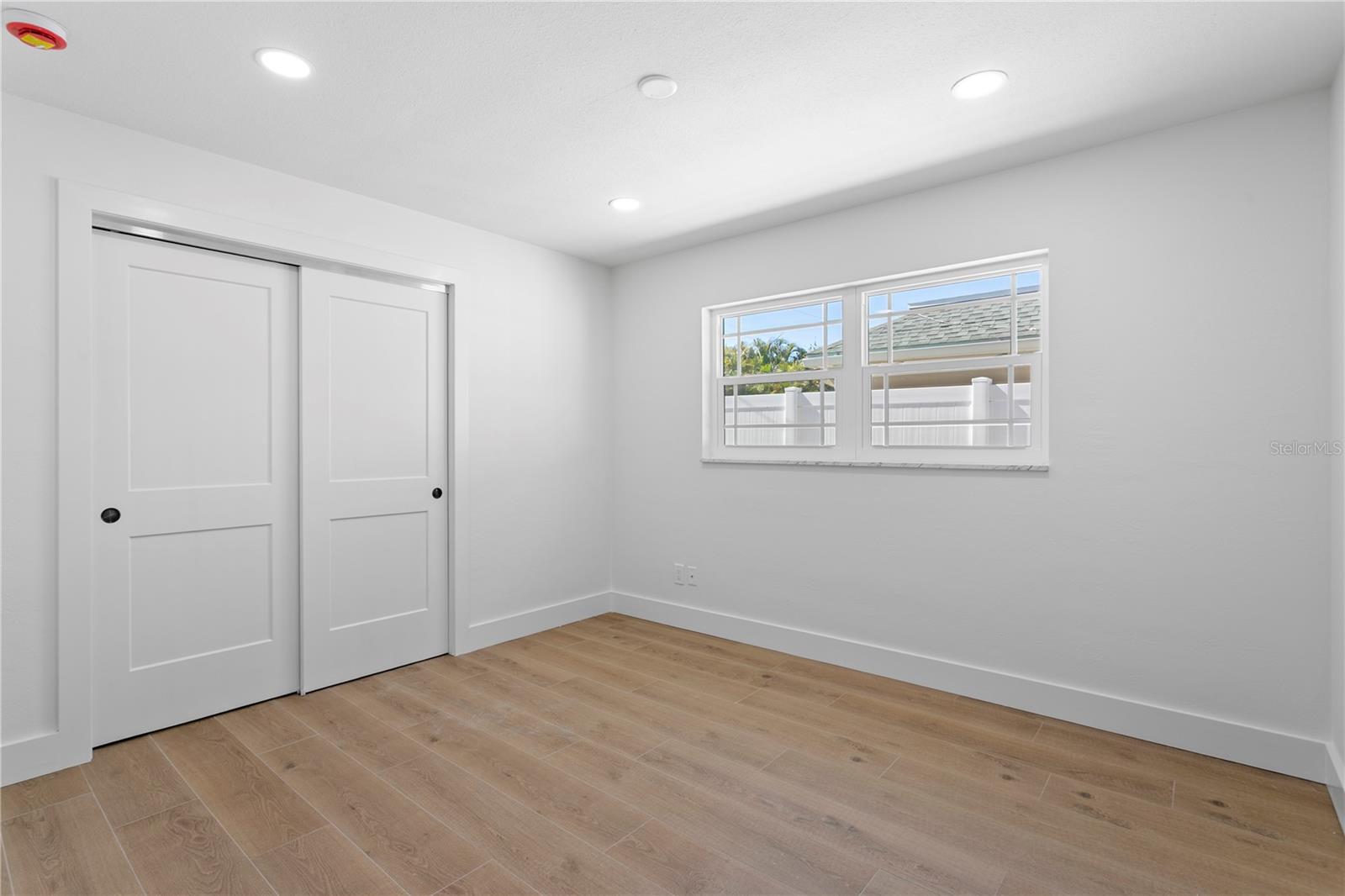 Listing photo id 46 for 1182 41st Avenue Ne