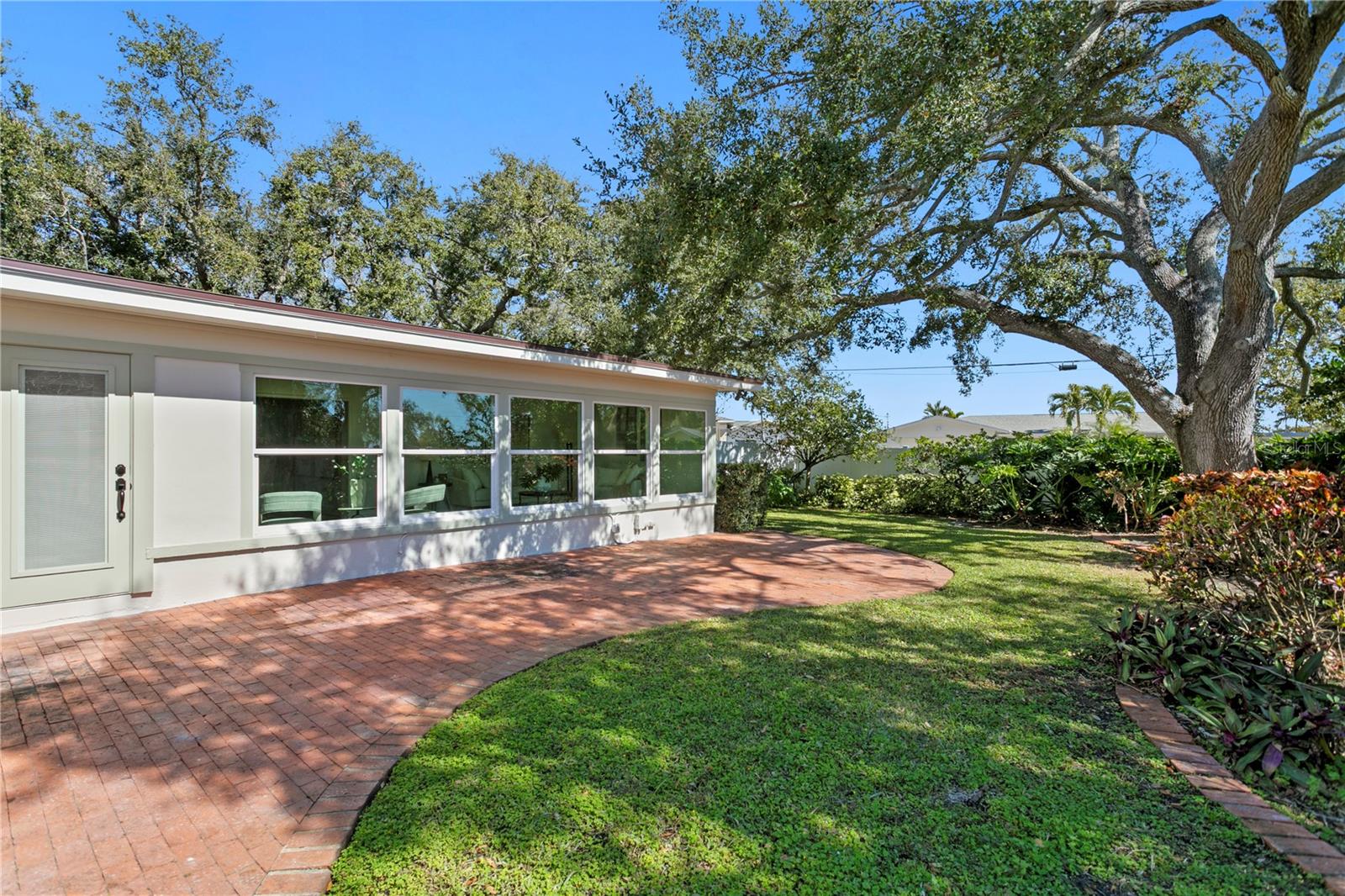 Listing photo id 49 for 1182 41st Avenue Ne