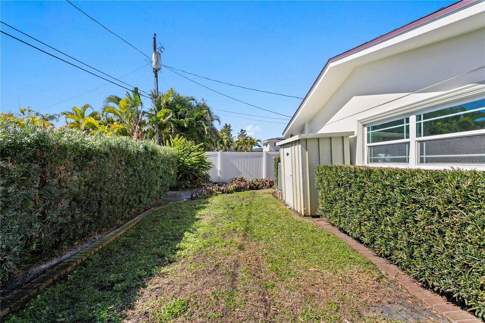 Listing photo id 51 for 1182 41st Avenue Ne