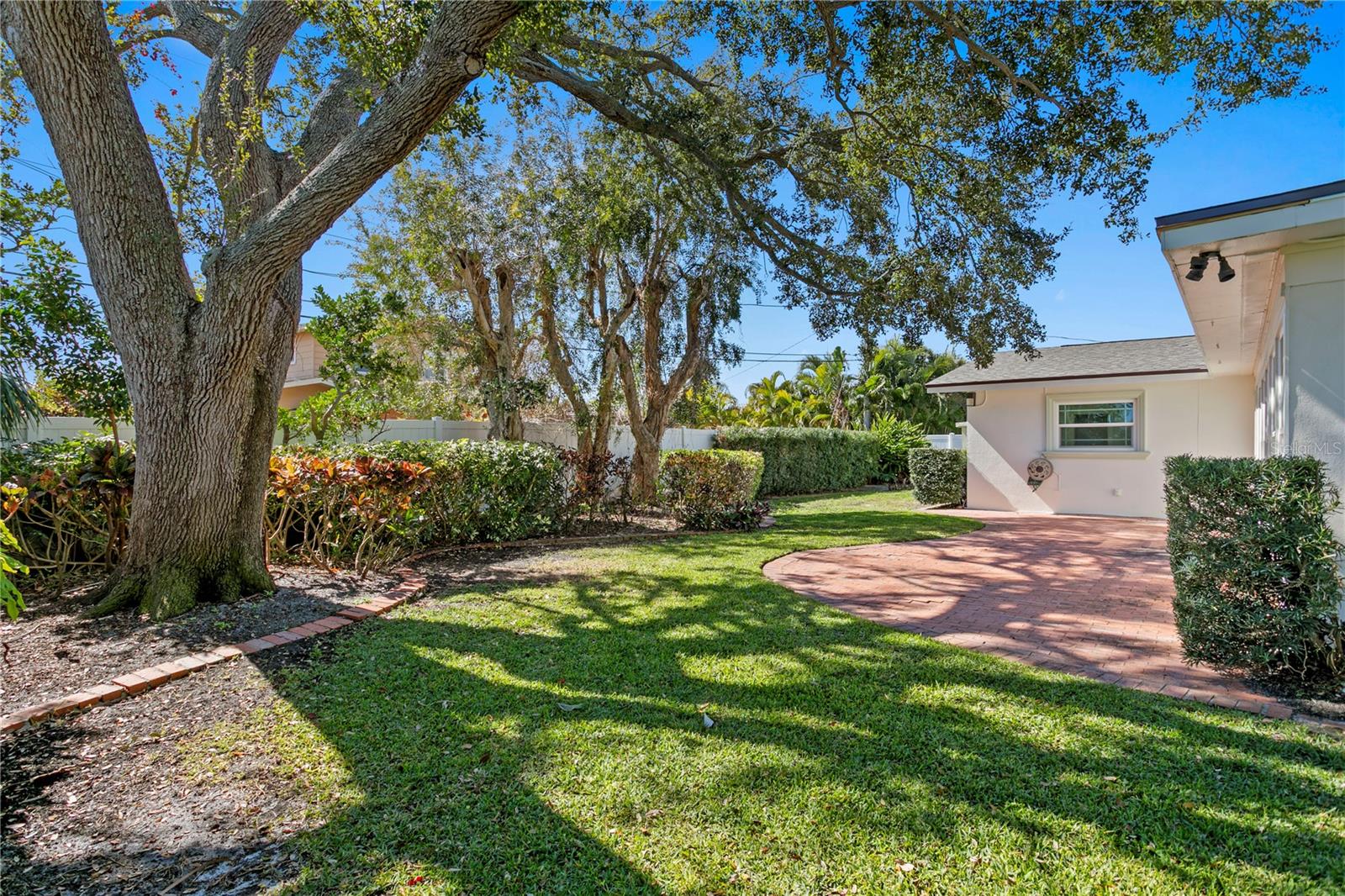 Listing photo id 52 for 1182 41st Avenue Ne