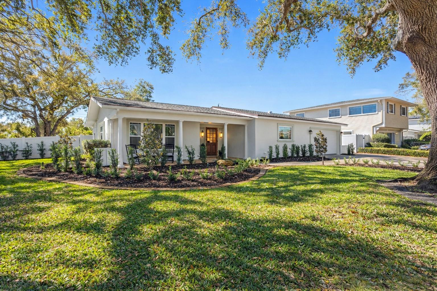 Listing photo id 4 for 1182 41st Avenue Ne