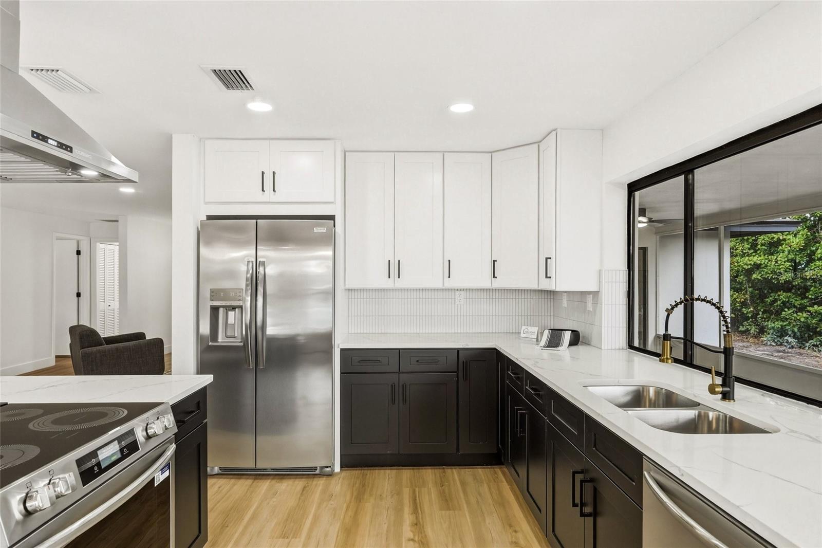 Image 10 of 37 For 1434 Hagen Avenue