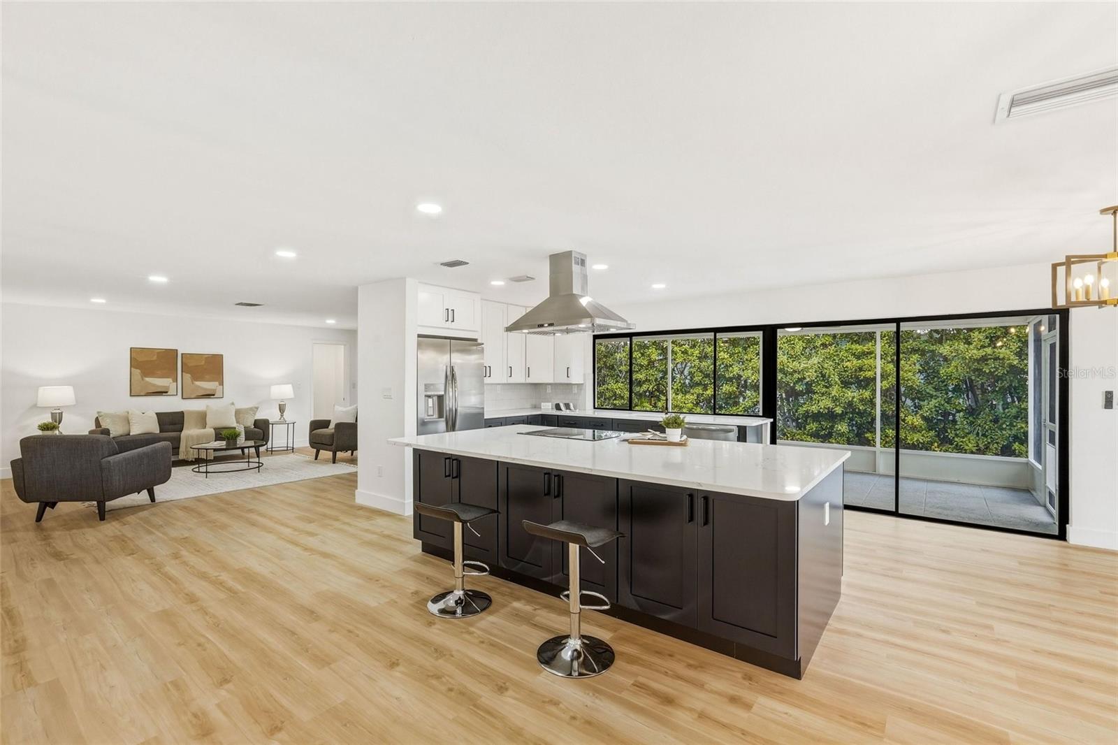 Image 11 of 37 For 1434 Hagen Avenue