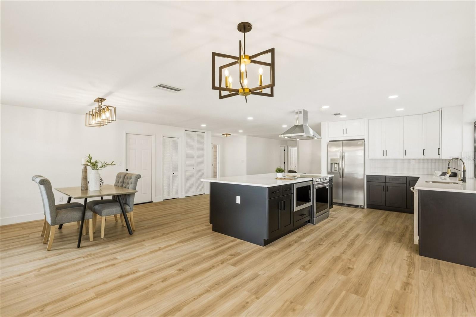 Image 13 of 37 For 1434 Hagen Avenue