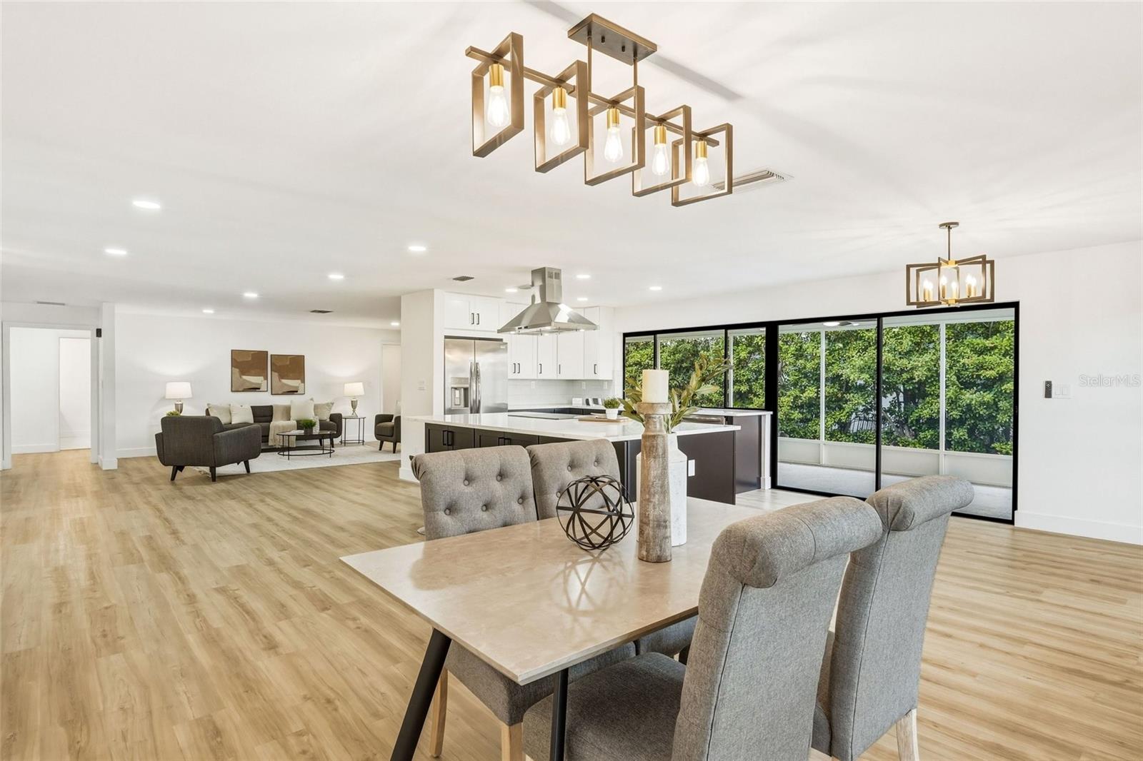 Image 16 of 37 For 1434 Hagen Avenue