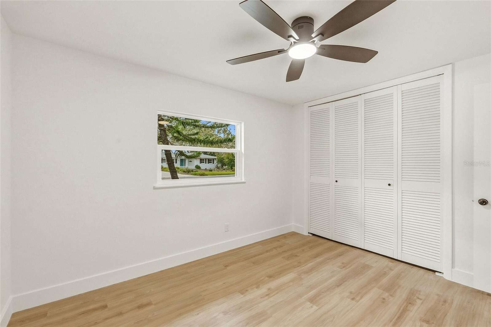 Image 17 of 37 For 1434 Hagen Avenue