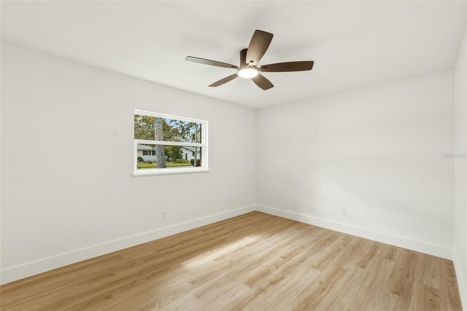 Image 18 of 37 For 1434 Hagen Avenue