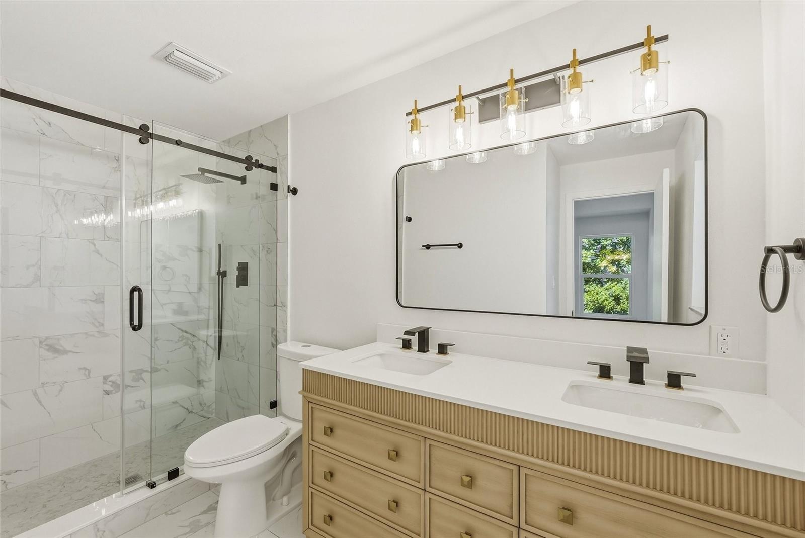 Image 21 of 37 For 1434 Hagen Avenue