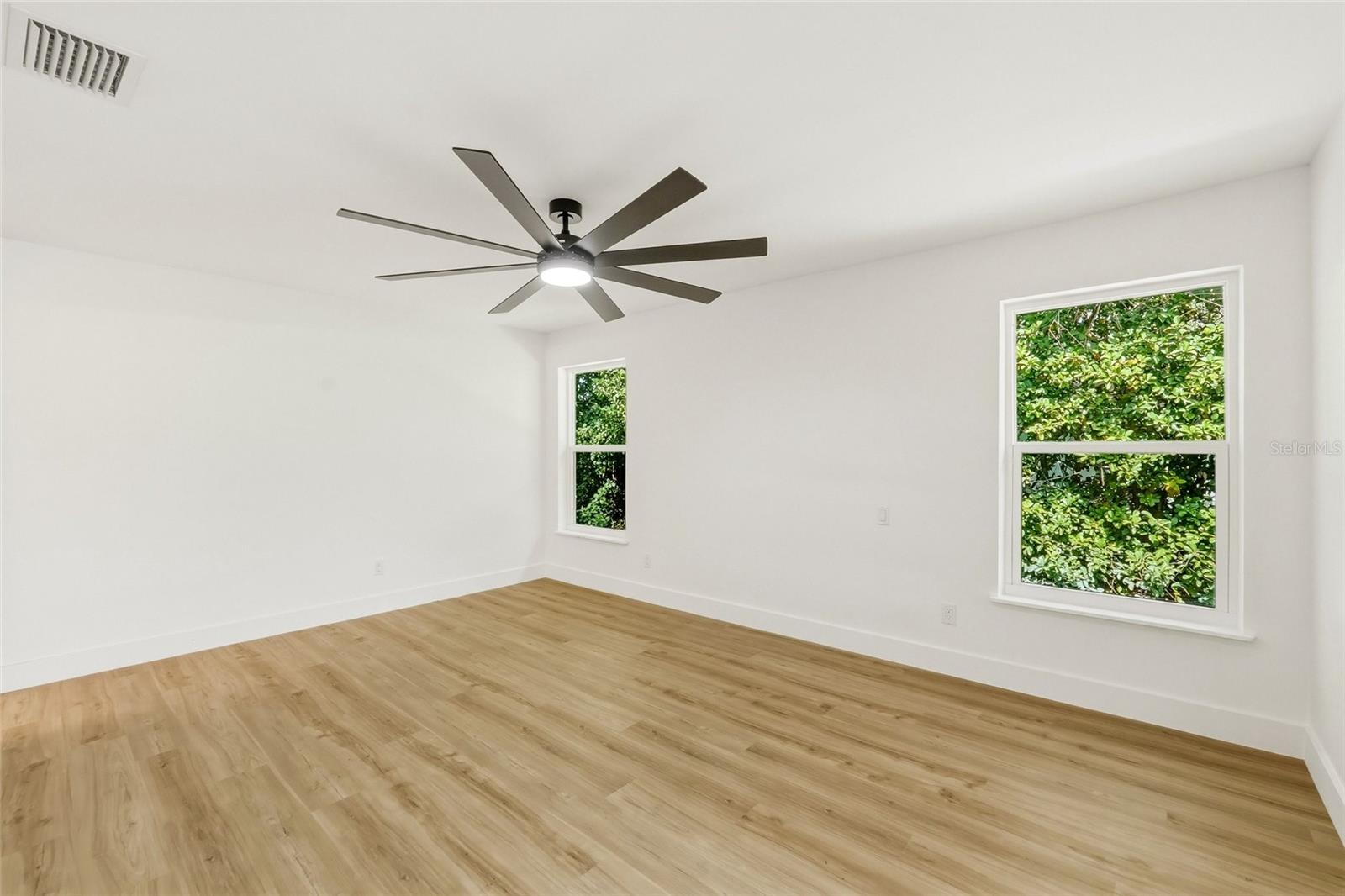 Image 23 of 37 For 1434 Hagen Avenue