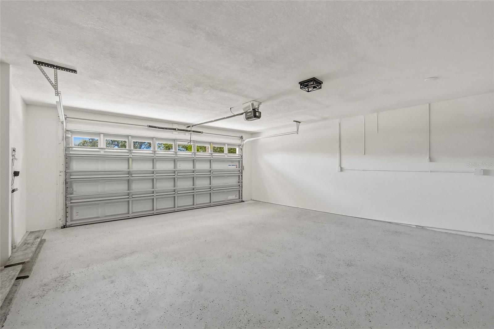 Image 24 of 37 For 1434 Hagen Avenue