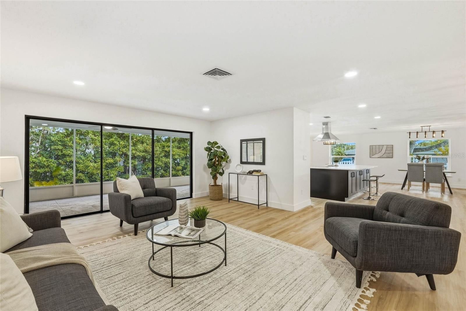 Image 3 of 37 For 1434 Hagen Avenue