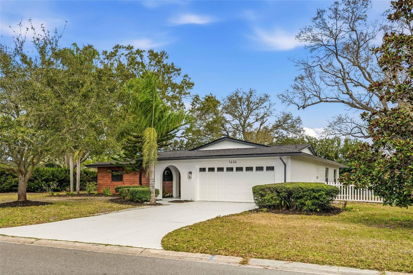 Image 35 of 37 For 1434 Hagen Avenue