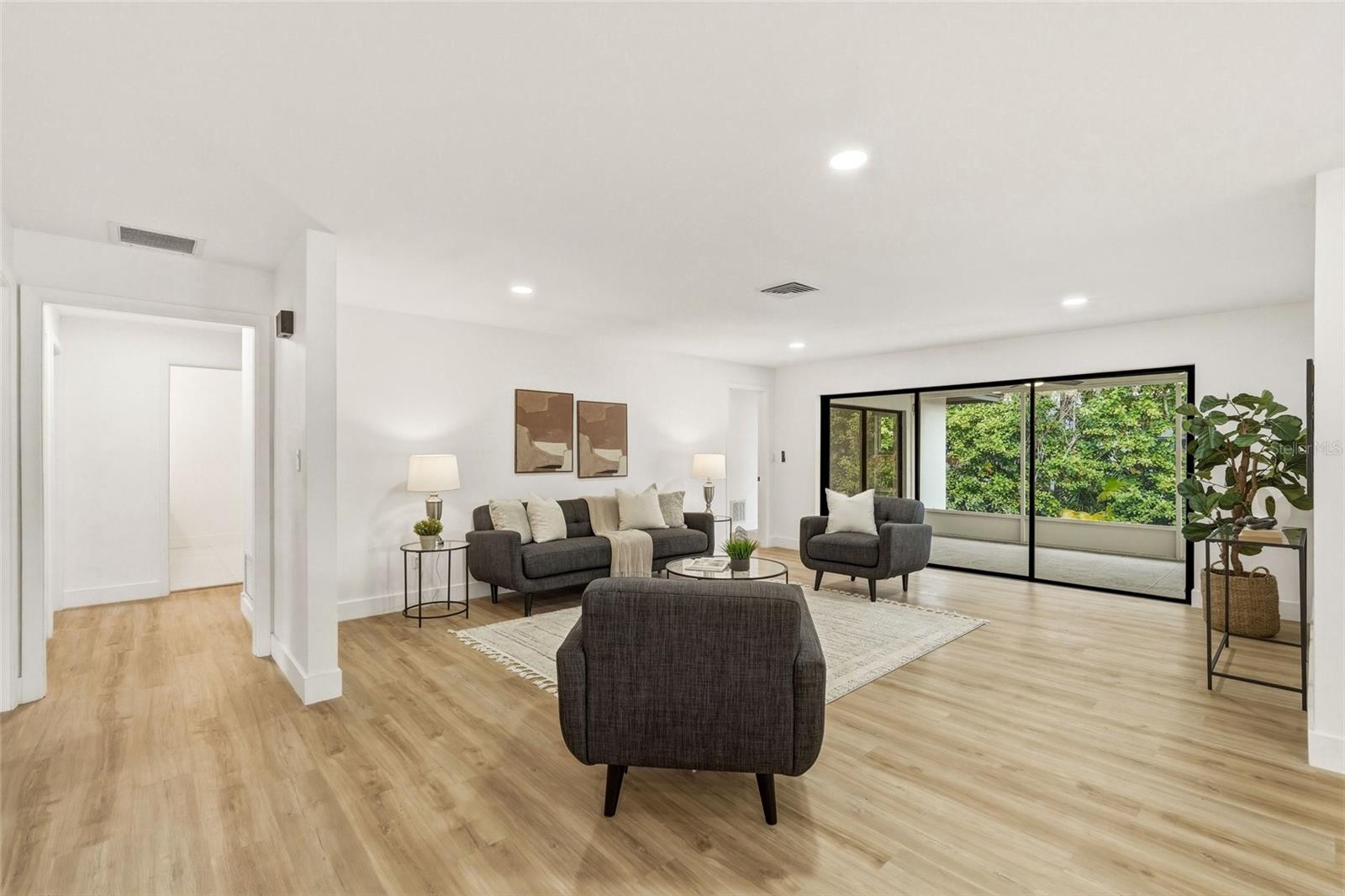 Image 4 of 37 For 1434 Hagen Avenue