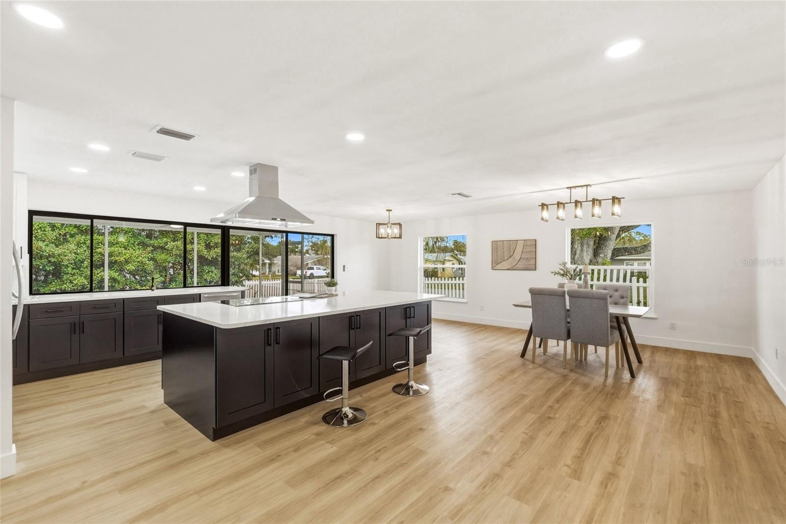 Image 7 of 37 For 1434 Hagen Avenue