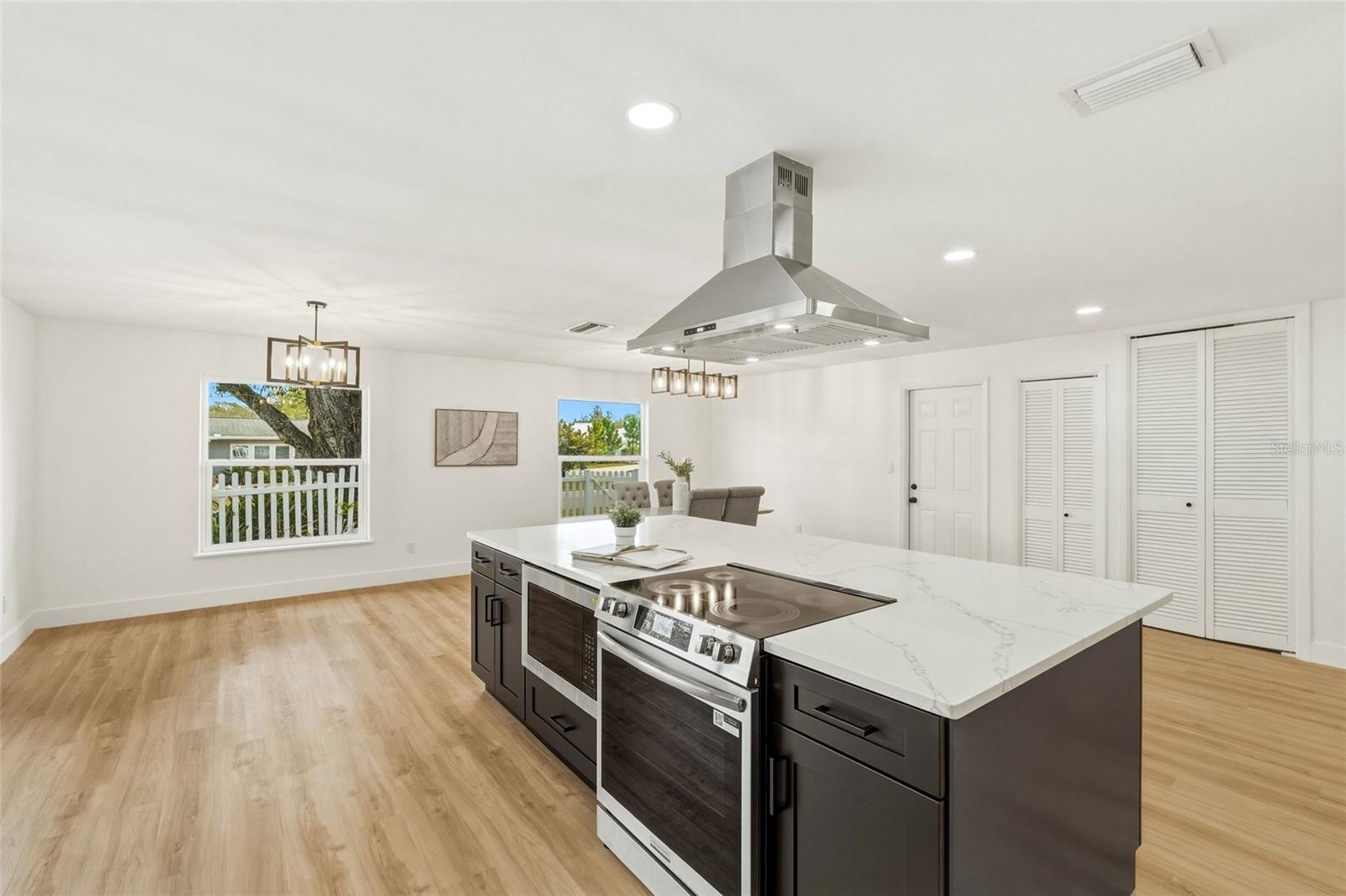 Image 8 of 37 For 1434 Hagen Avenue