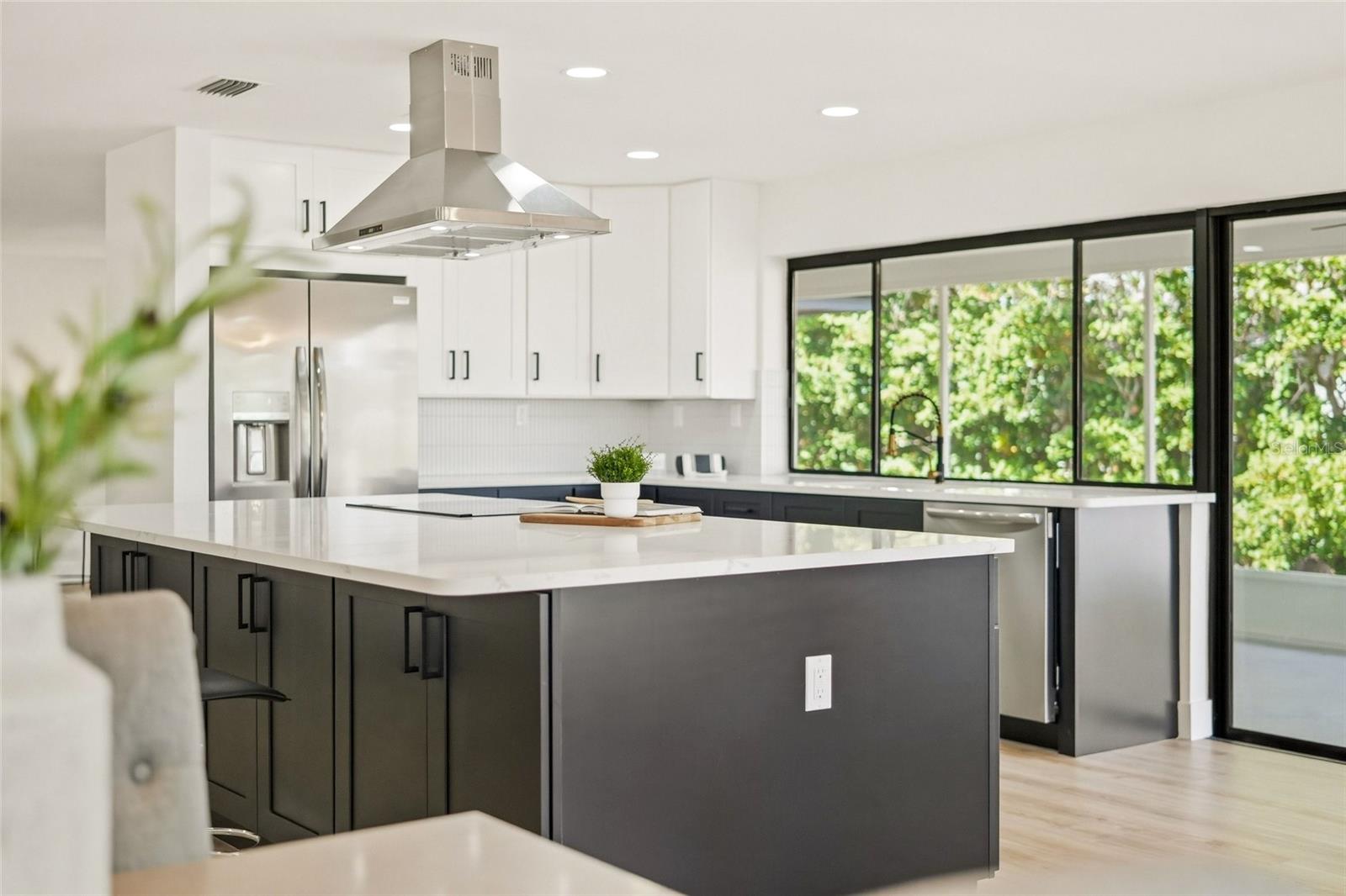 Image 9 of 37 For 1434 Hagen Avenue