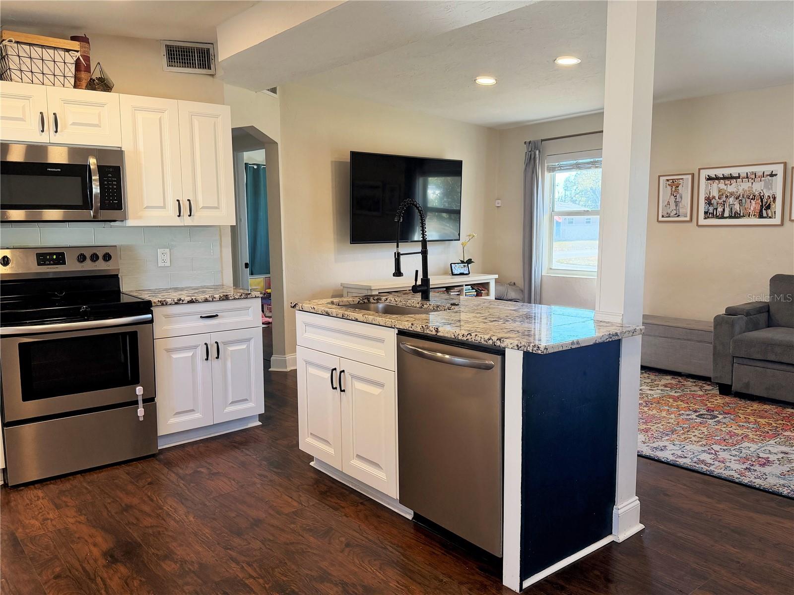 Image 7 of 29 For 4101 11th Avenue N