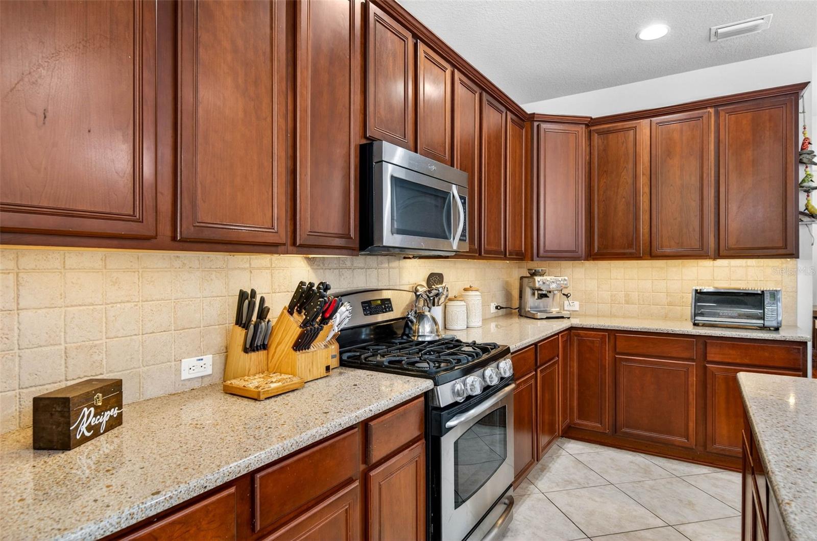 Image 22 of 77 For 6604 Portland Oak Court