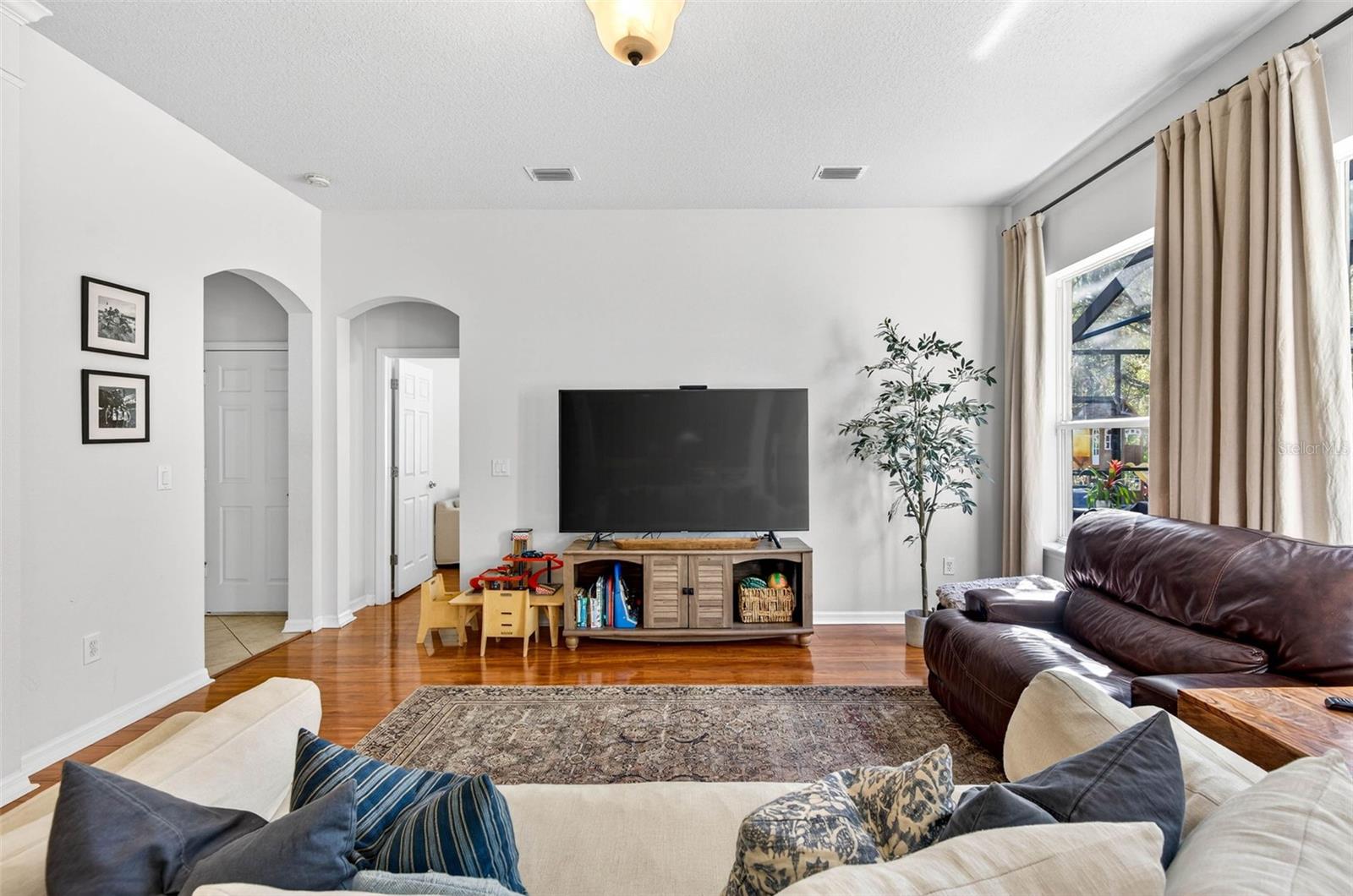 Image 29 of 77 For 6604 Portland Oak Court