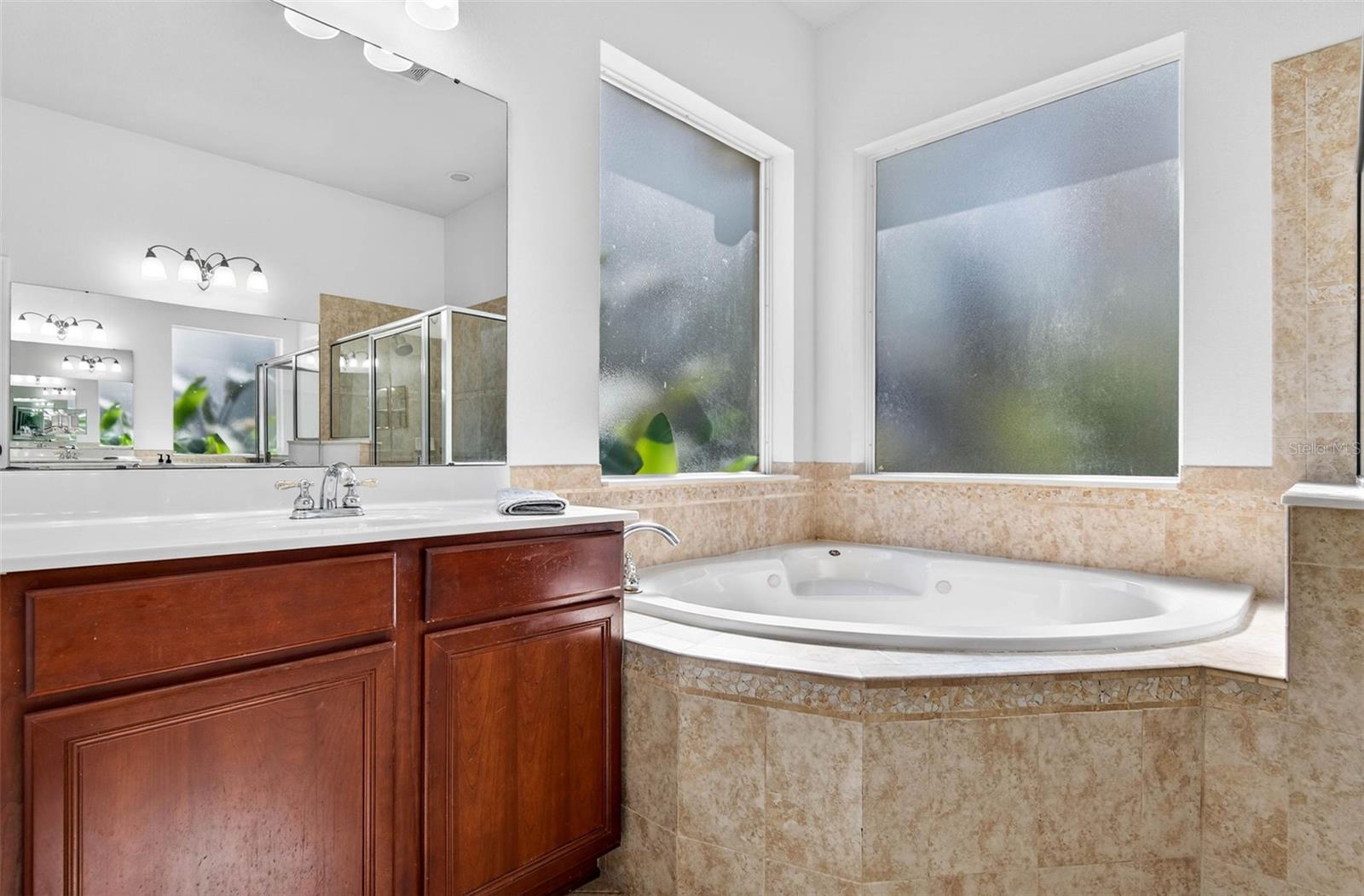 Image 39 of 77 For 6604 Portland Oak Court