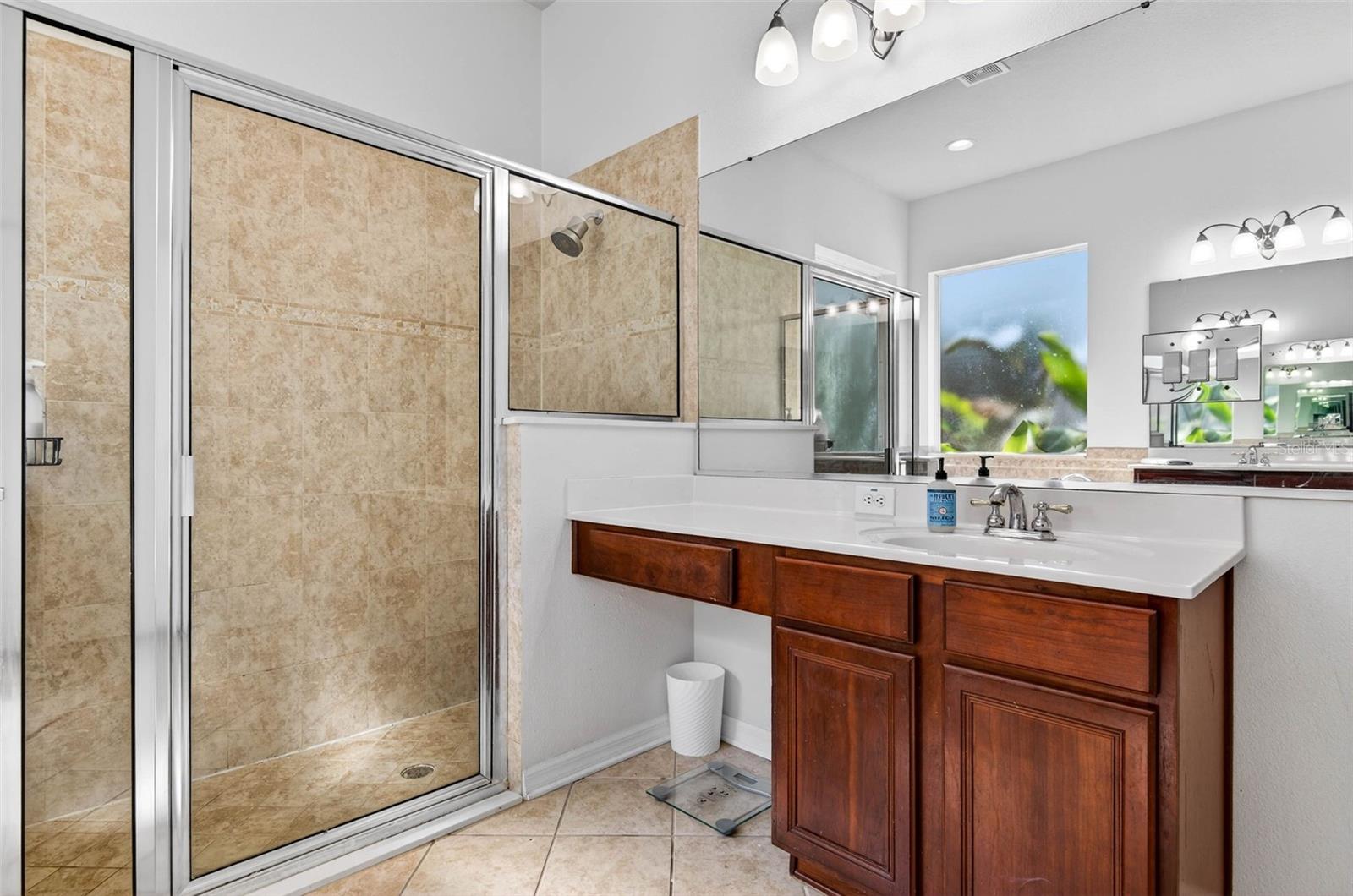 Image 40 of 77 For 6604 Portland Oak Court