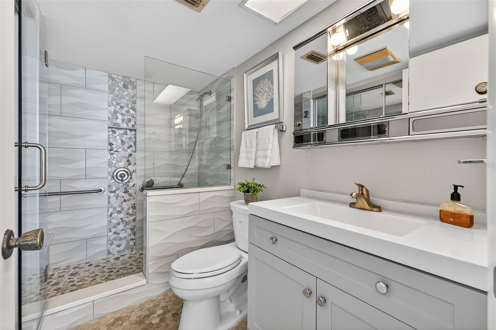 Listing photo id 11 for 17900 Gulf Boulevard 15b