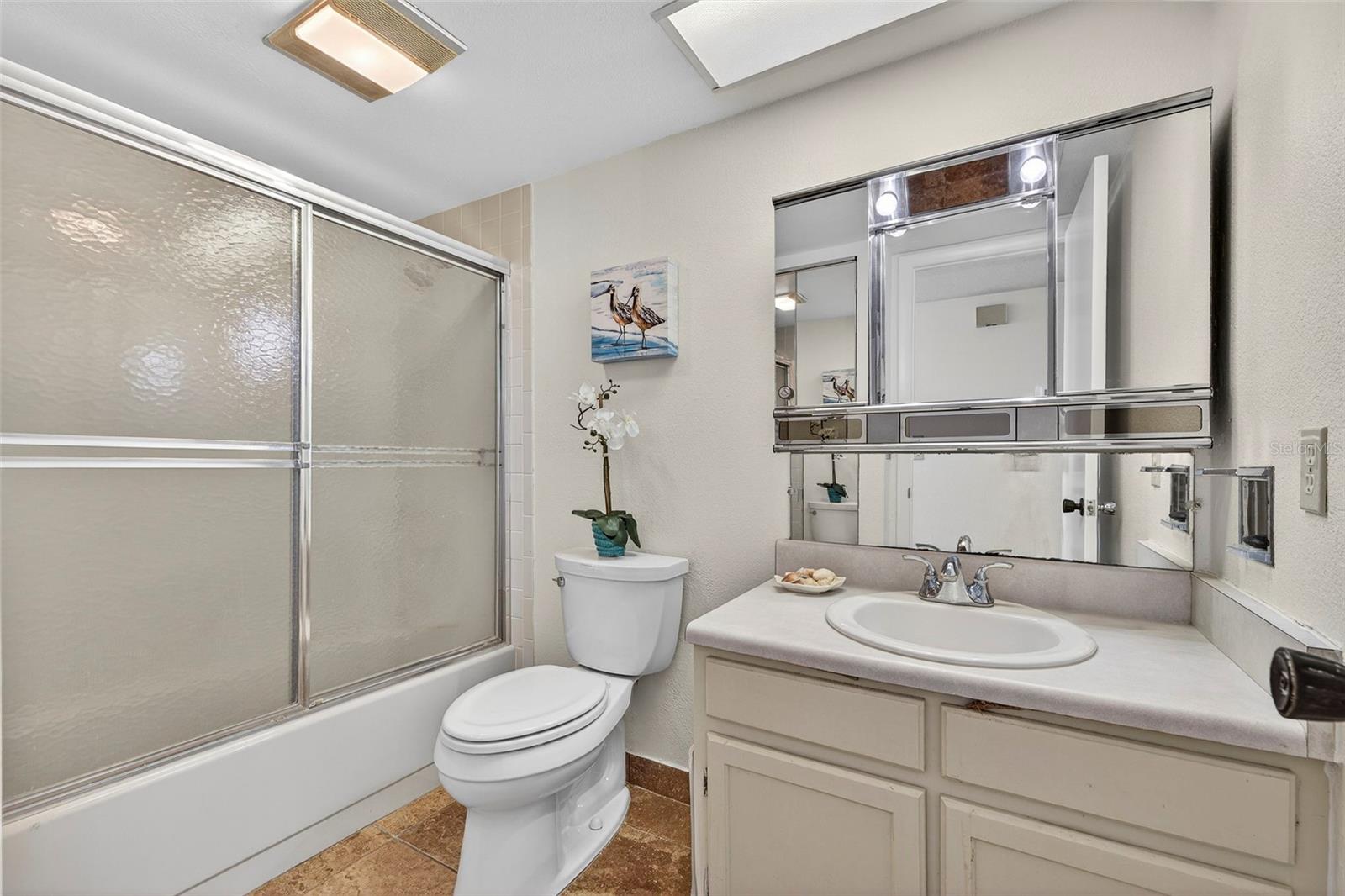 Listing photo id 16 for 17900 Gulf Boulevard 15b