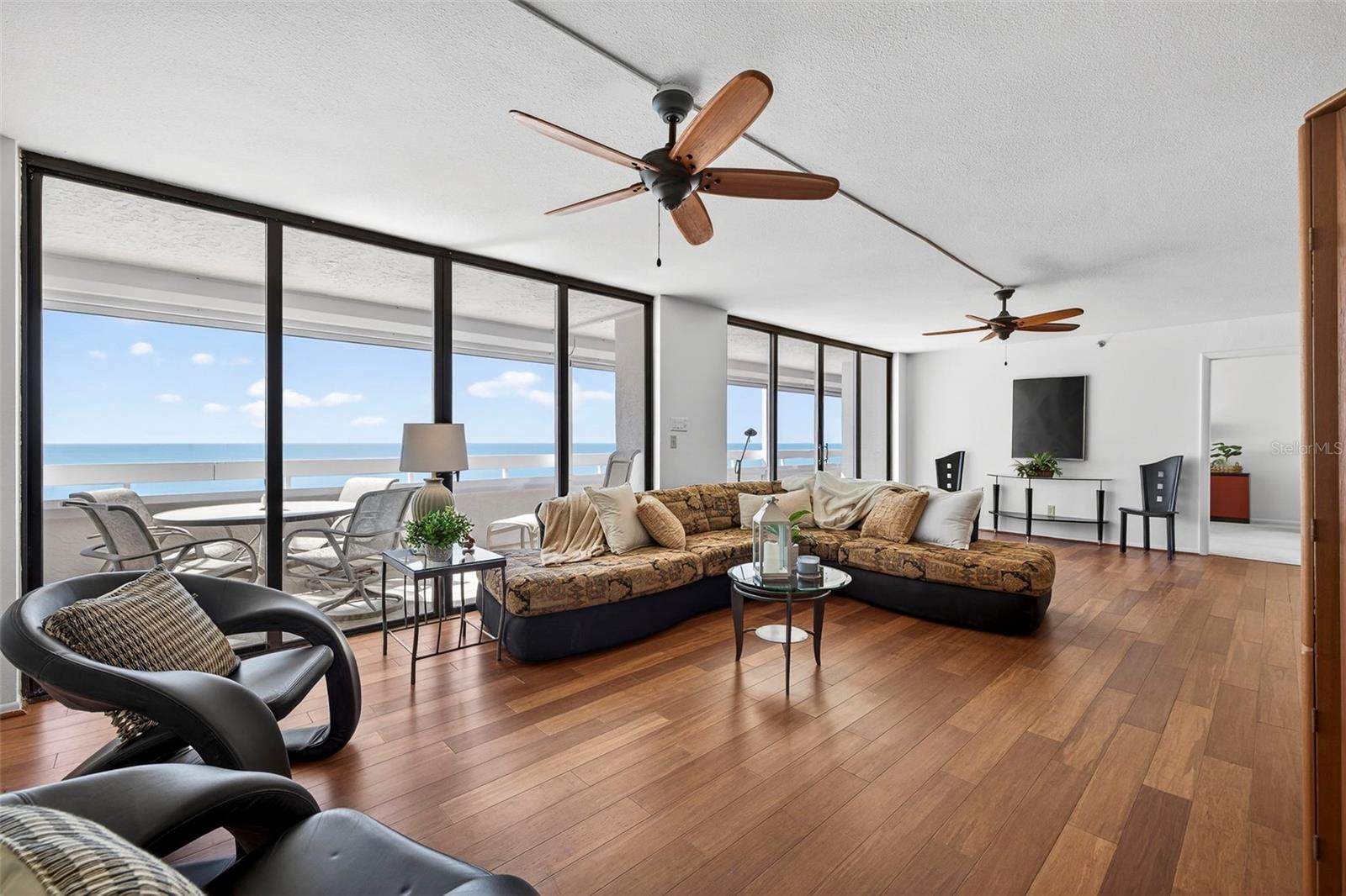 Listing photo id 0 for 17900 Gulf Boulevard 15b