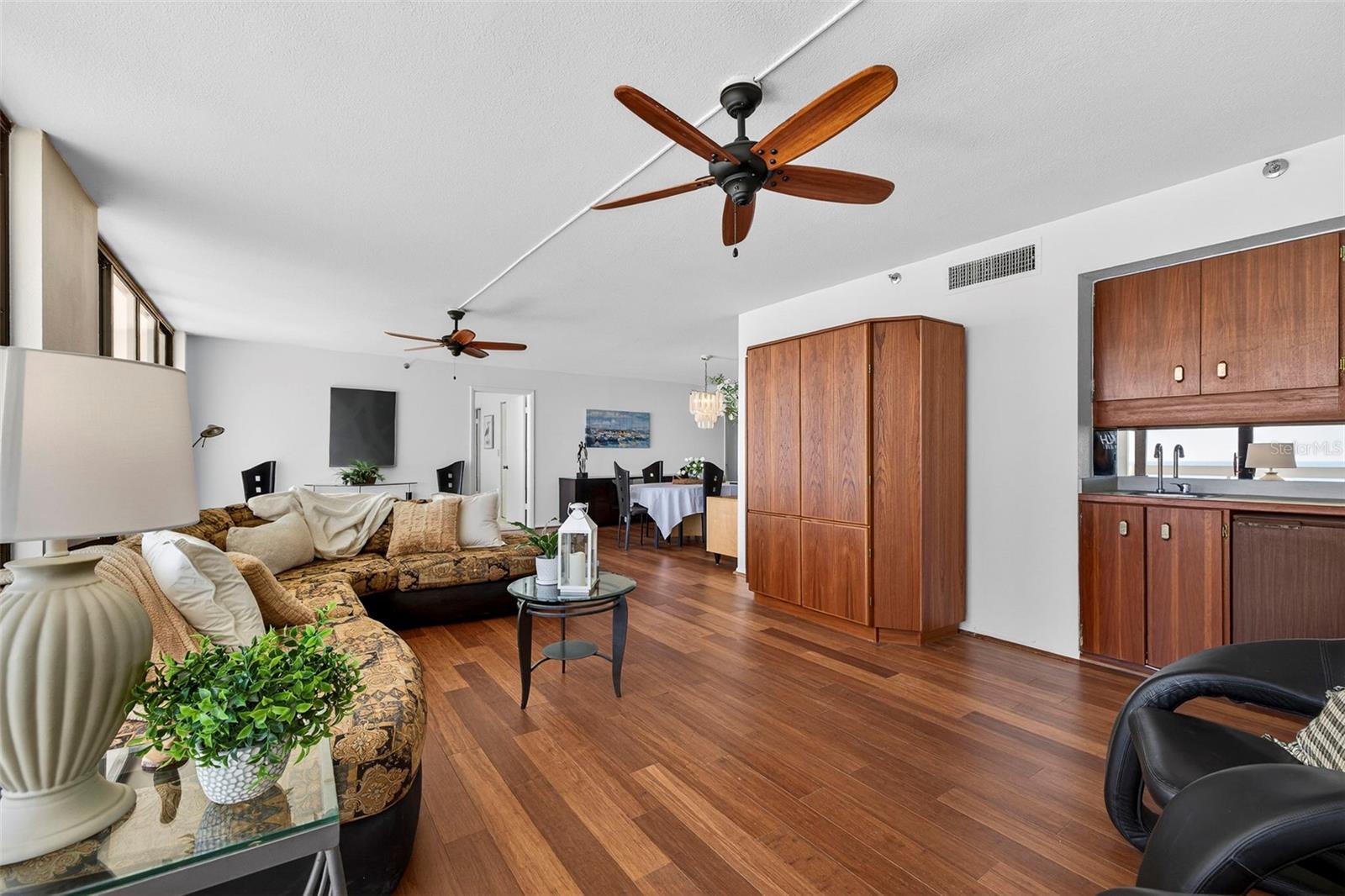 Listing photo id 3 for 17900 Gulf Boulevard 15b