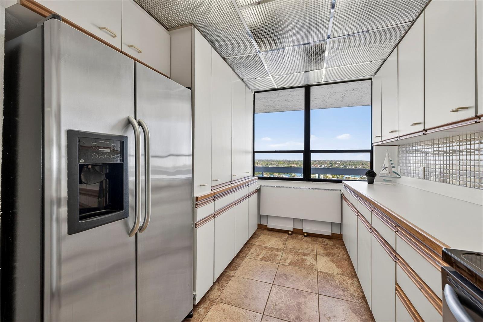 Listing photo id 4 for 17900 Gulf Boulevard 15b