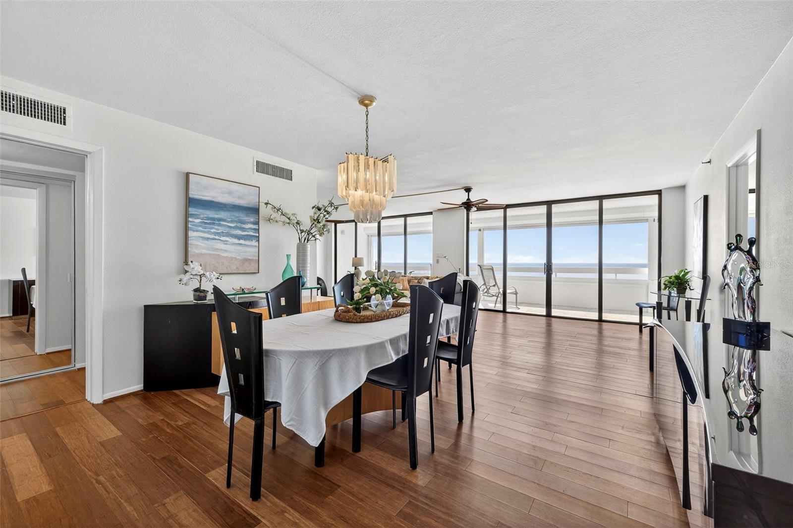 Listing photo id 7 for 17900 Gulf Boulevard 15b