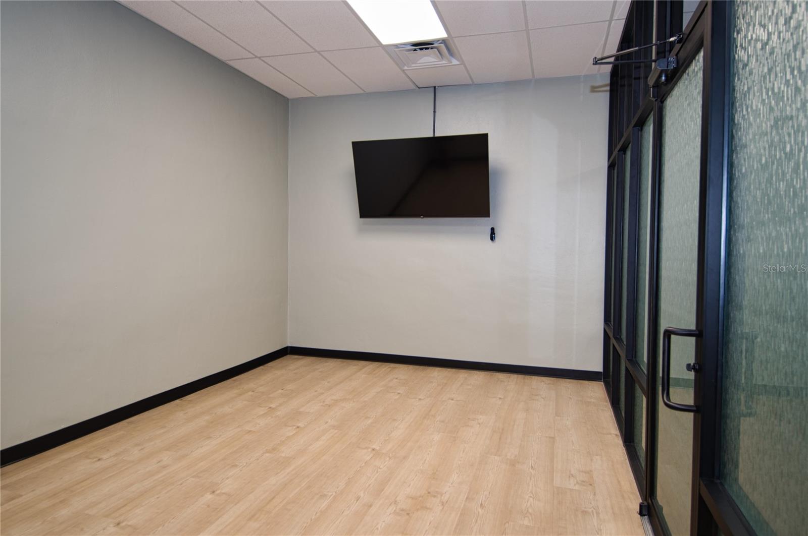 Image 23 of 35 For 1793 Hampton Lane 110