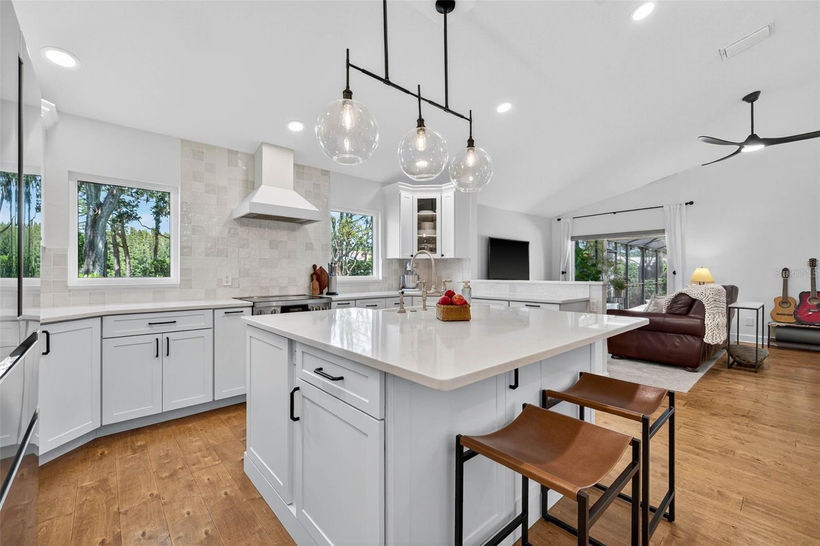 Image 13 of 58 For 4311 Avenue Cannes