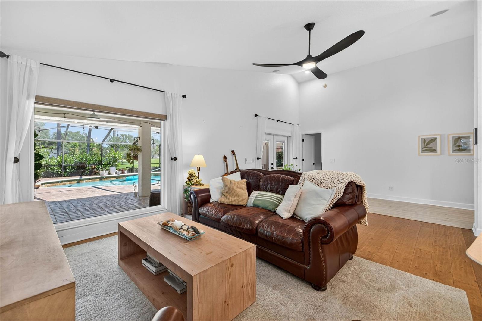 Image 28 of 58 For 4311 Avenue Cannes