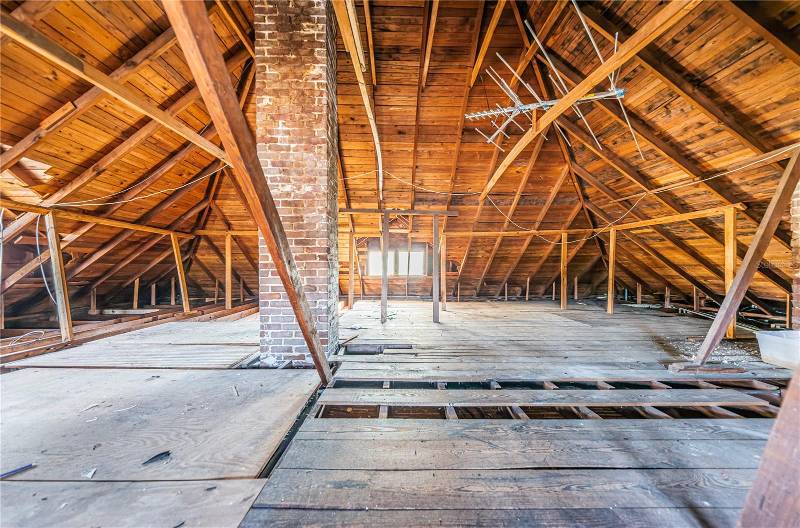 Image 10 of 23 For 138 10th Avenue Ne