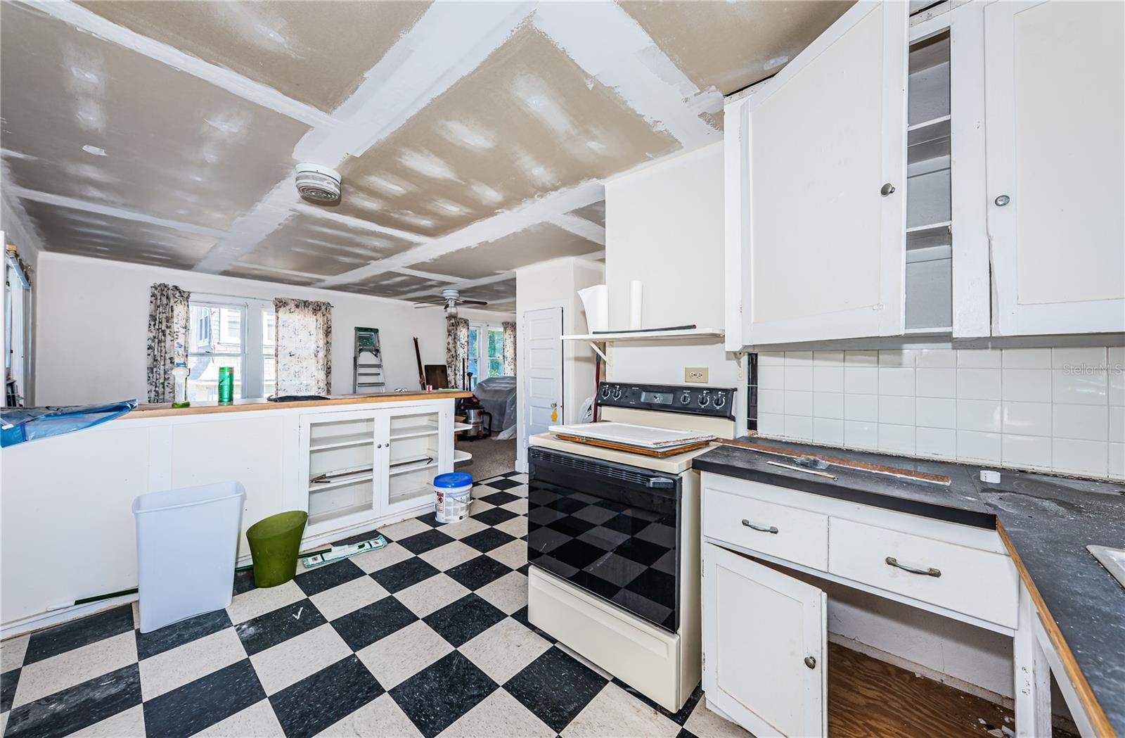 Image 15 of 23 For 138 10th Avenue Ne