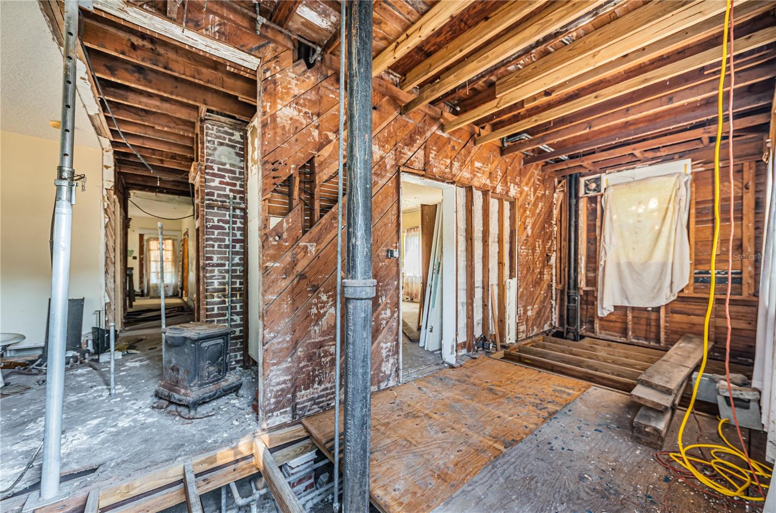 Image 3 of 23 For 138 10th Avenue Ne