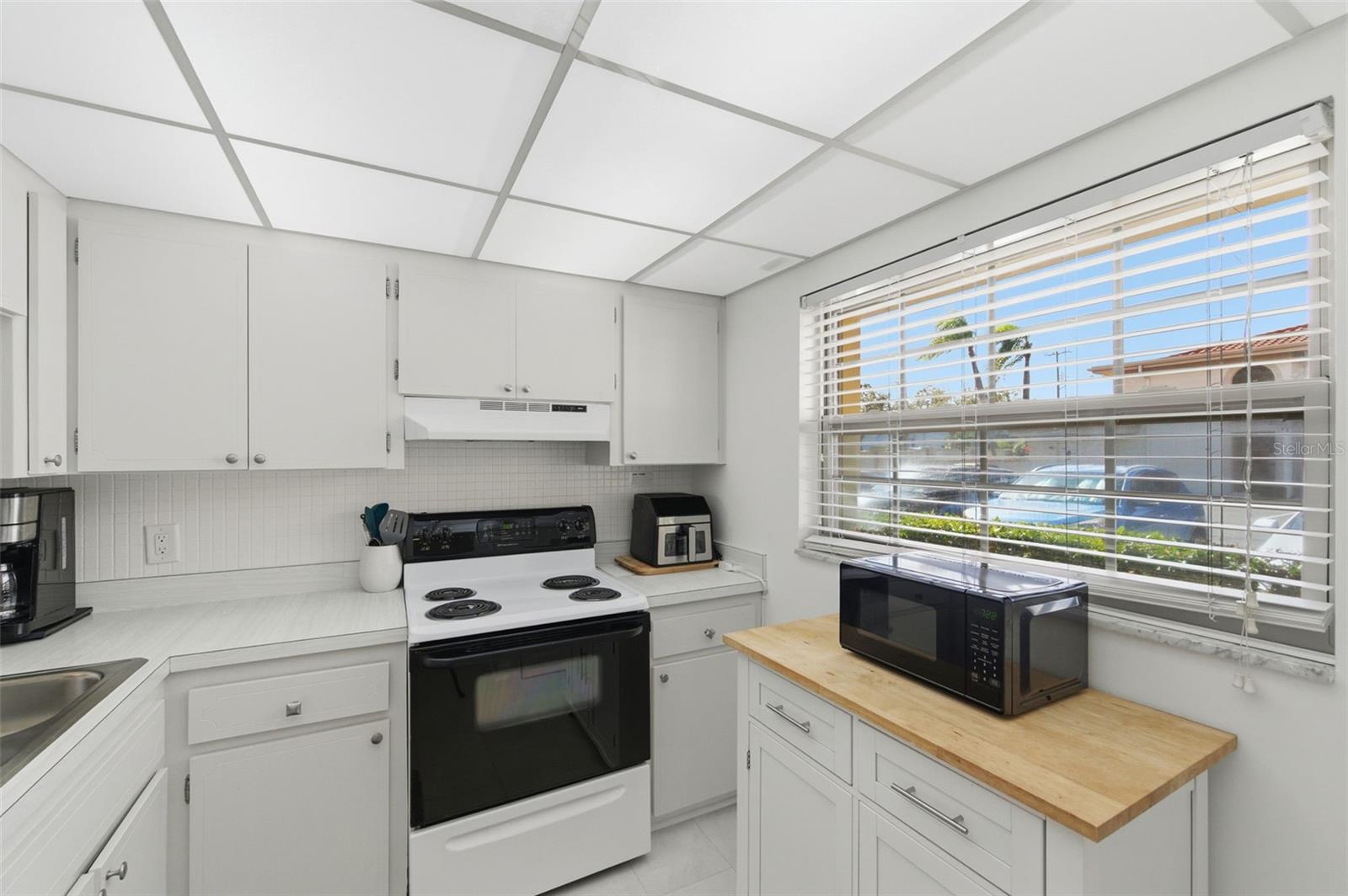 Image 11 of 39 For 19029 Us Highway 19 N 6-10