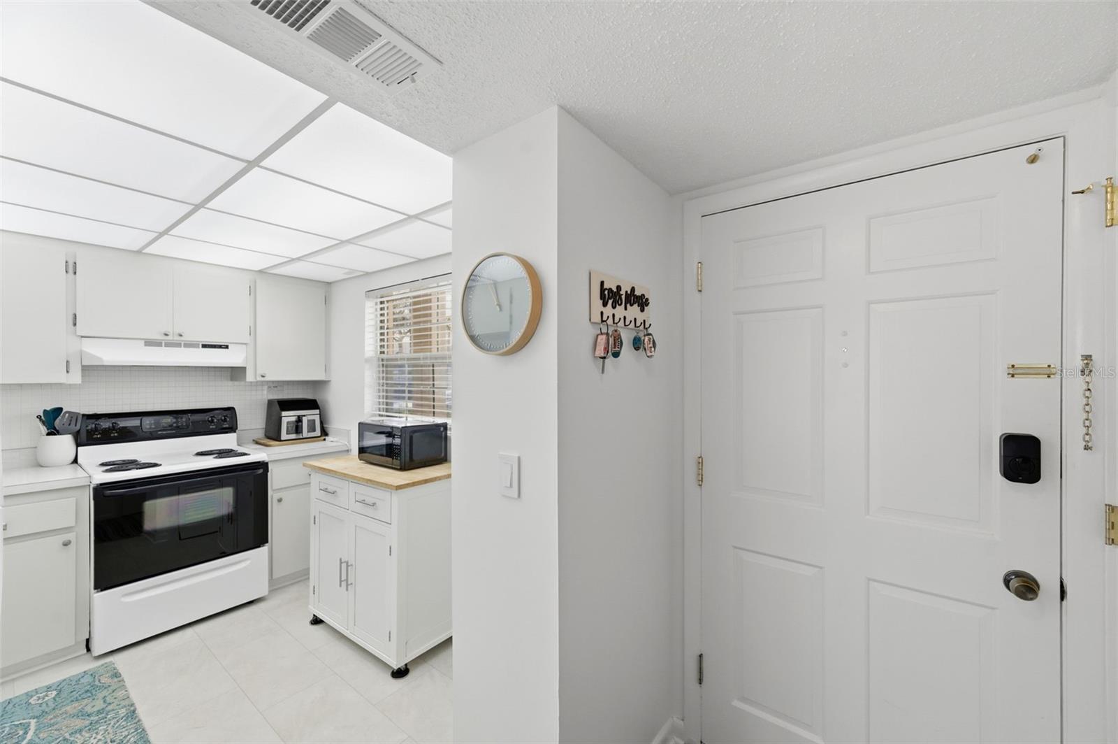 Image 16 of 39 For 19029 Us Highway 19 N 6-10